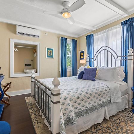 The Kenwood Gables Bed & Breakfast เซนต์ปีเตอร์สเบิร์ก ภายนอก รูปภาพ