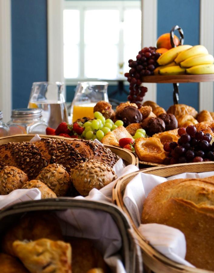 The Kenwood Gables Bed & Breakfast เซนต์ปีเตอร์สเบิร์ก ภายนอก รูปภาพ