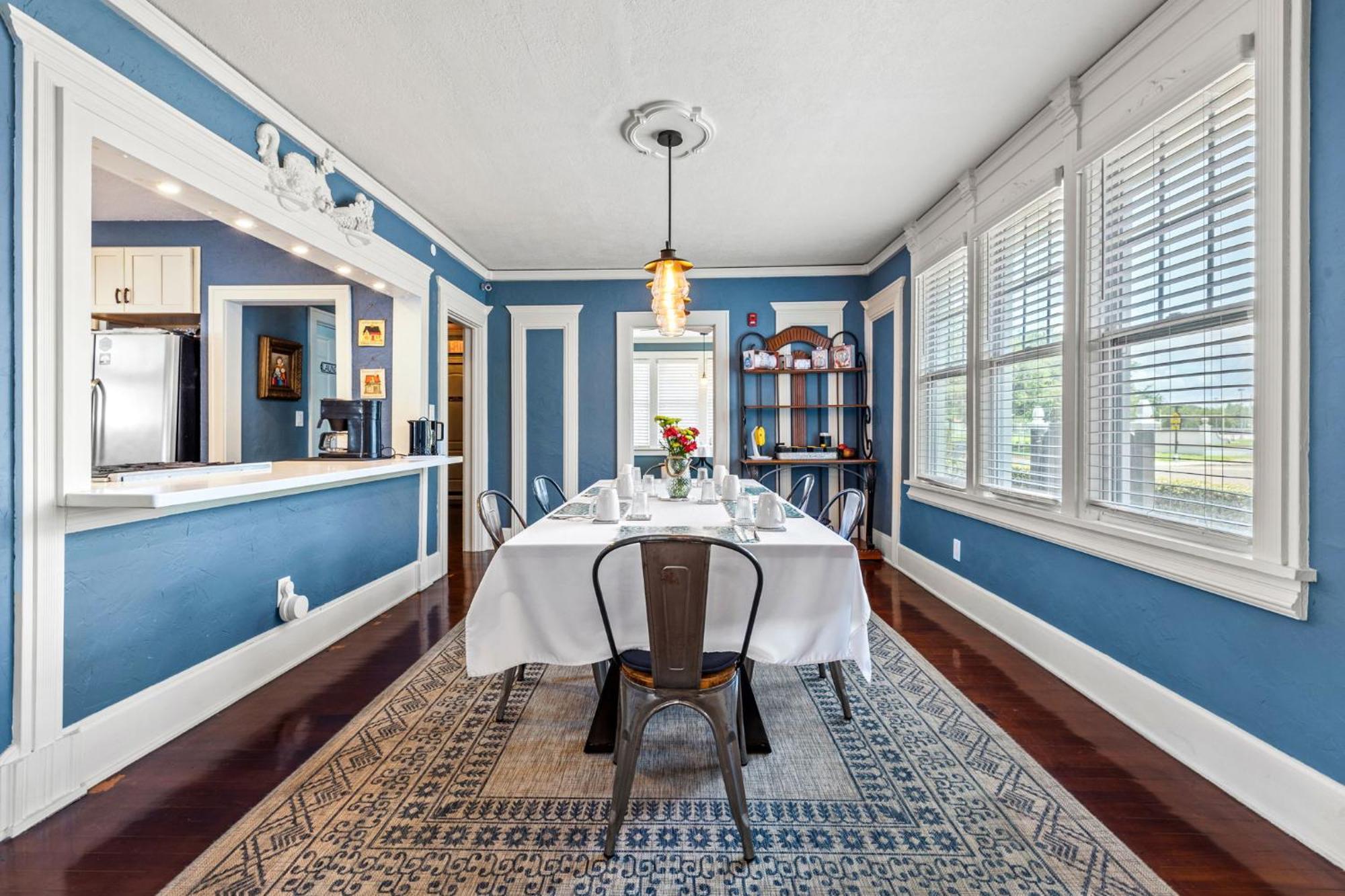 The Kenwood Gables Bed & Breakfast เซนต์ปีเตอร์สเบิร์ก ภายนอก รูปภาพ