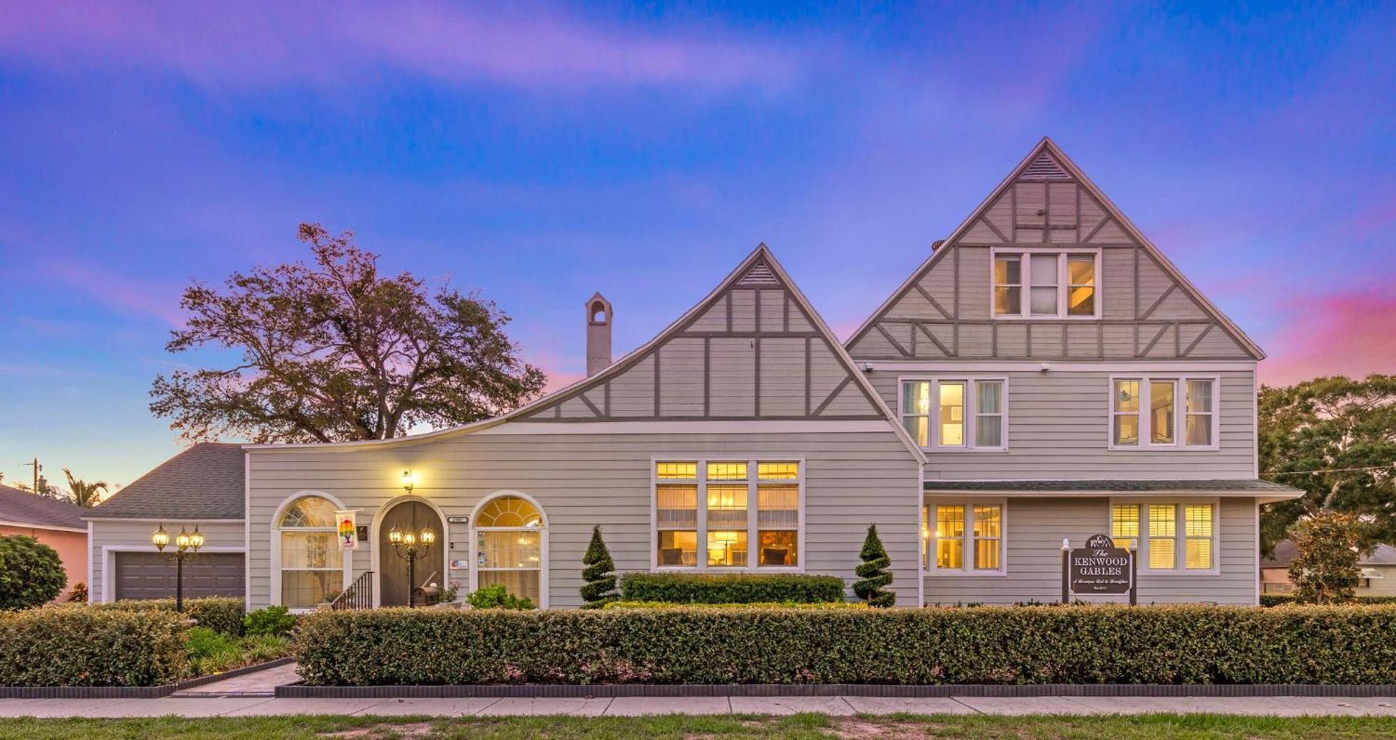 The Kenwood Gables Bed & Breakfast เซนต์ปีเตอร์สเบิร์ก ภายนอก รูปภาพ