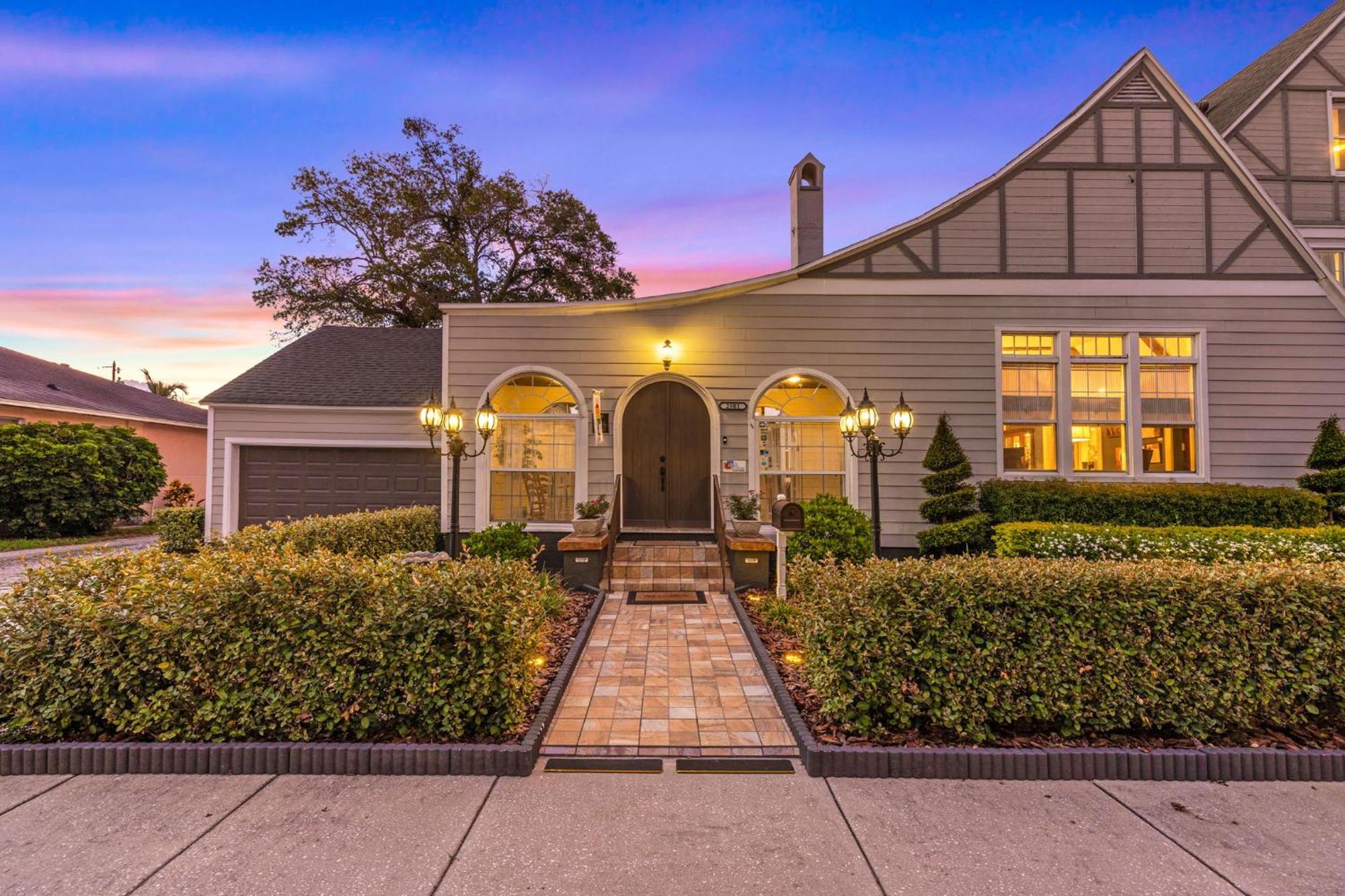 The Kenwood Gables Bed & Breakfast เซนต์ปีเตอร์สเบิร์ก ภายนอก รูปภาพ