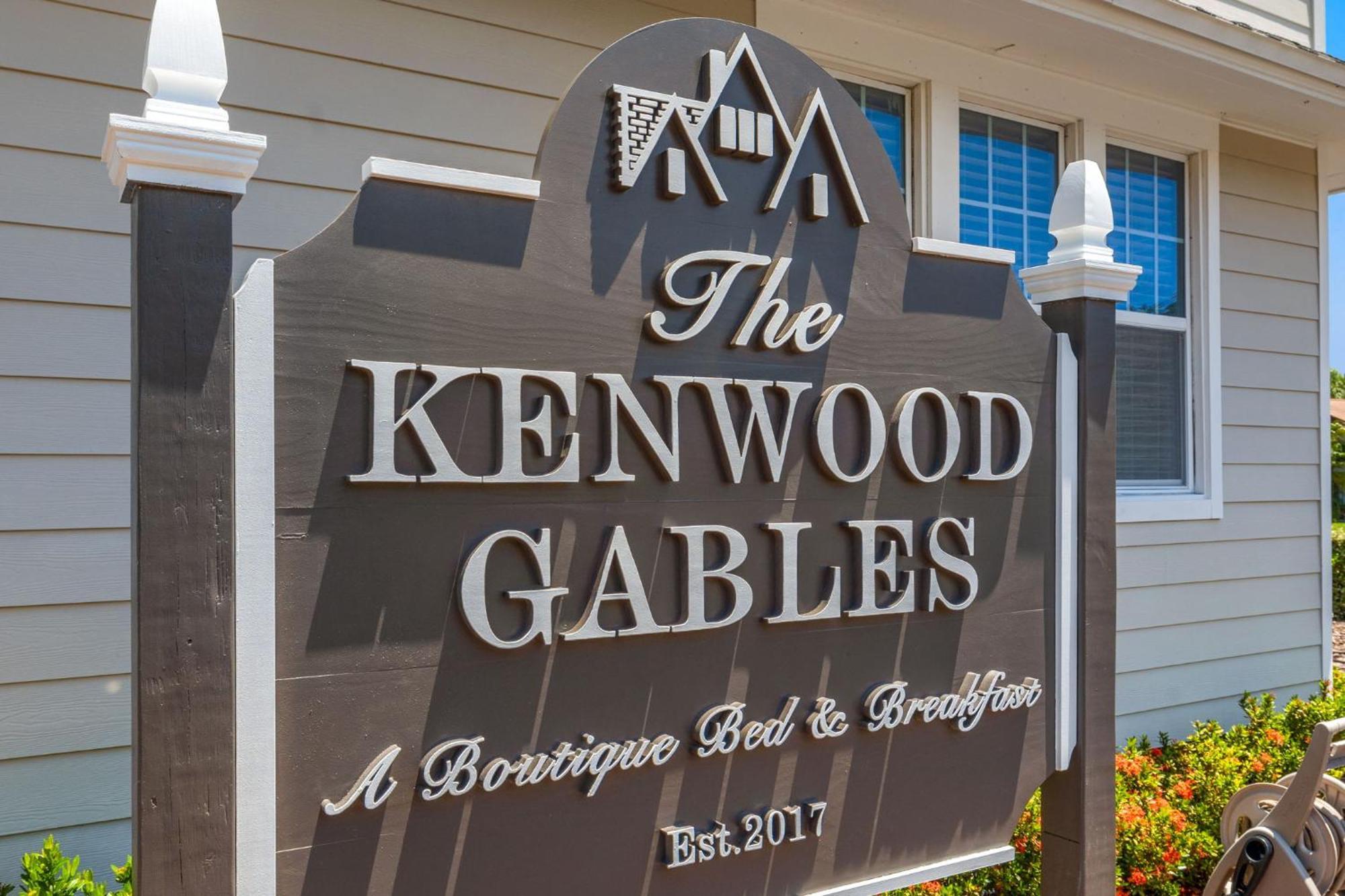 The Kenwood Gables Bed & Breakfast เซนต์ปีเตอร์สเบิร์ก ภายนอก รูปภาพ
