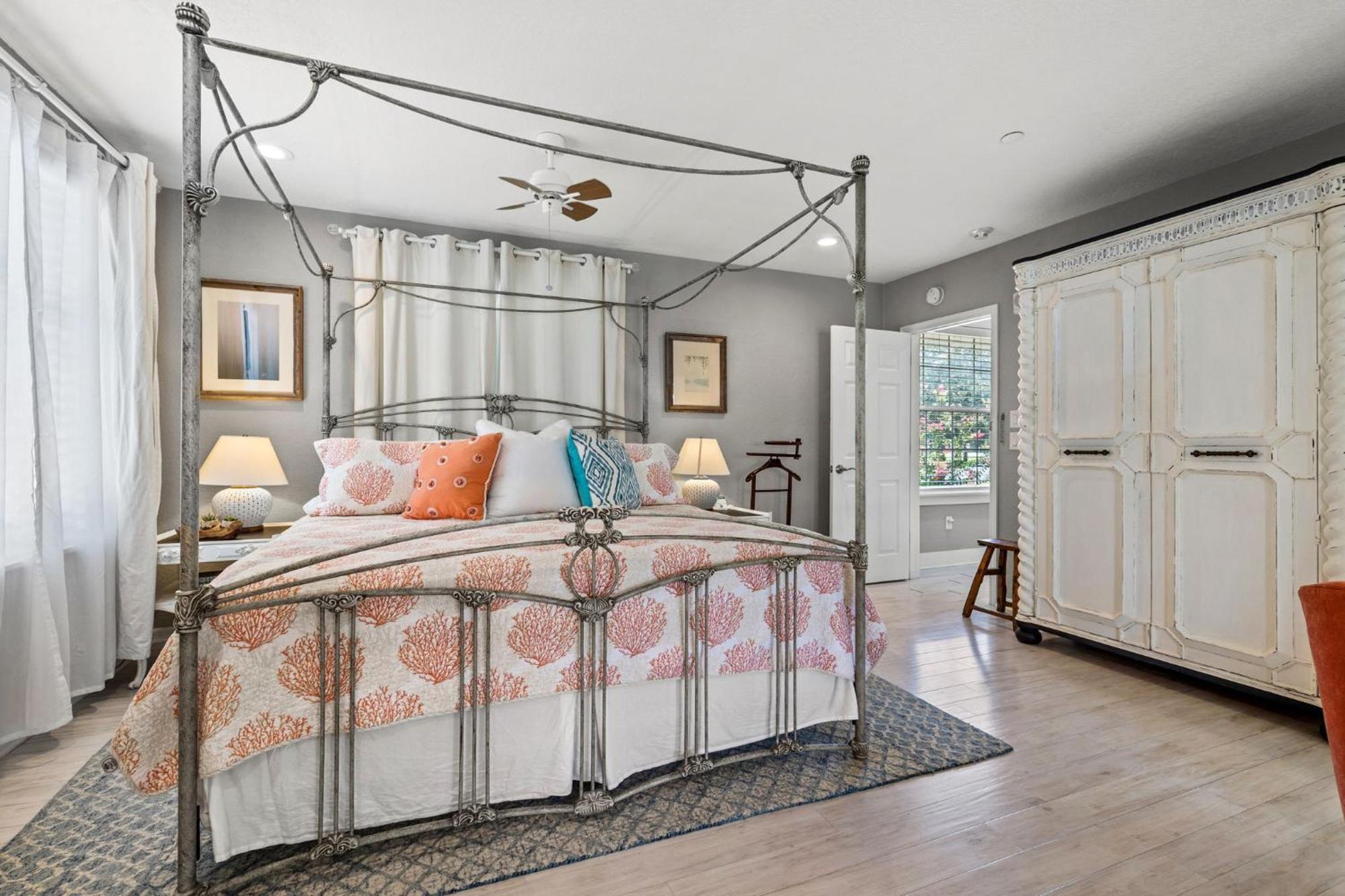The Kenwood Gables Bed & Breakfast เซนต์ปีเตอร์สเบิร์ก ภายนอก รูปภาพ
