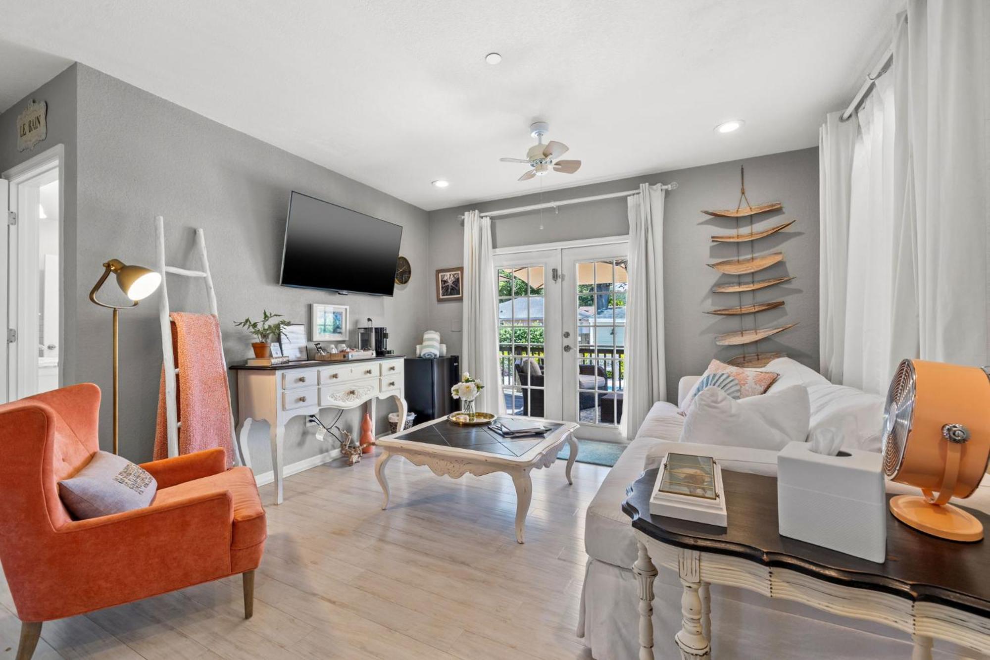 The Kenwood Gables Bed & Breakfast เซนต์ปีเตอร์สเบิร์ก ภายนอก รูปภาพ