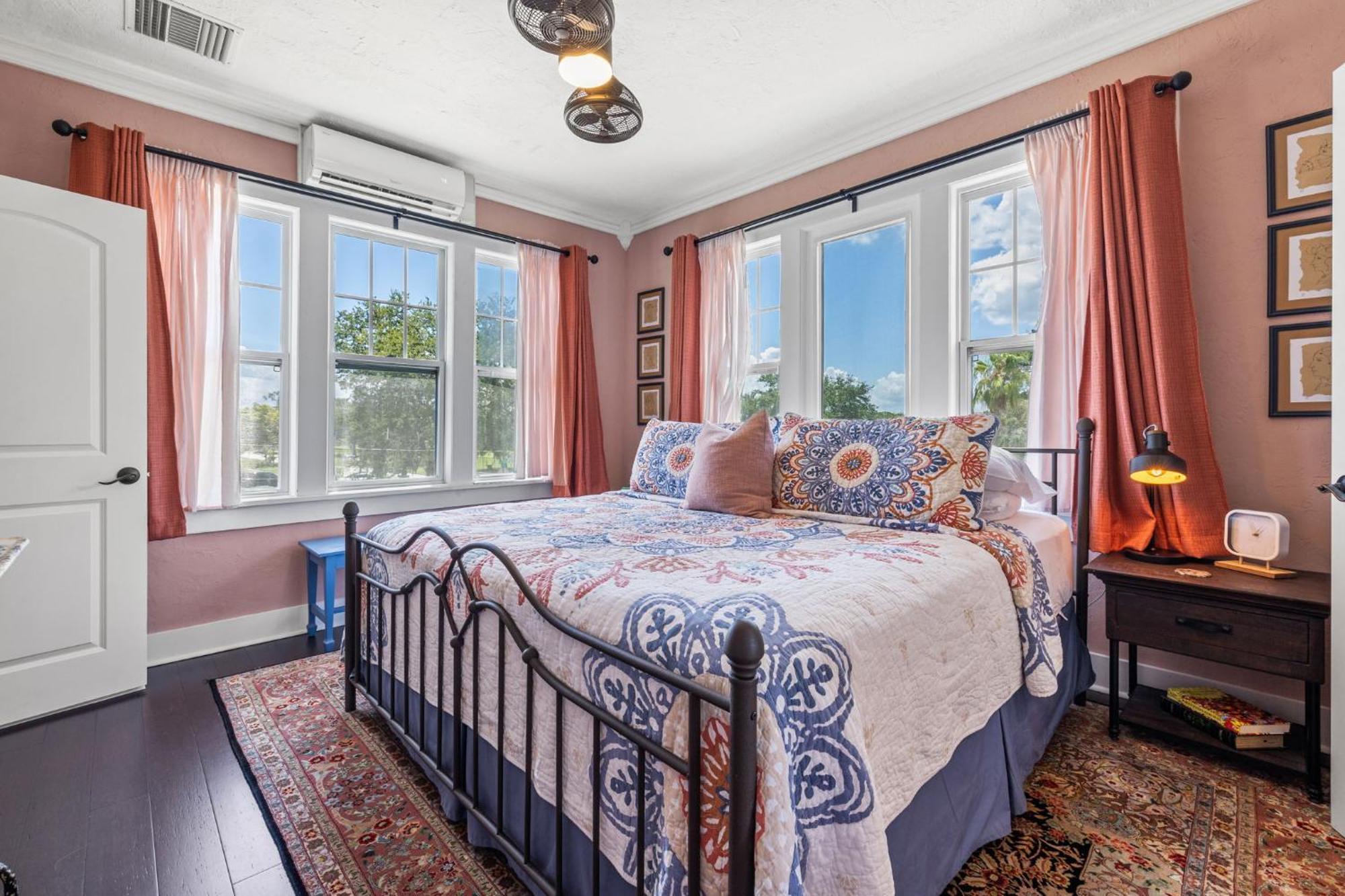 The Kenwood Gables Bed & Breakfast เซนต์ปีเตอร์สเบิร์ก ภายนอก รูปภาพ