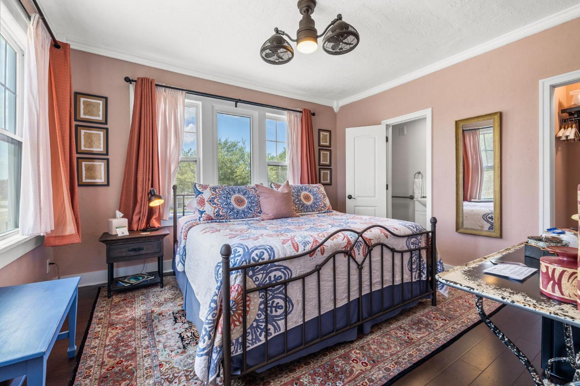 The Kenwood Gables Bed & Breakfast เซนต์ปีเตอร์สเบิร์ก ภายนอก รูปภาพ