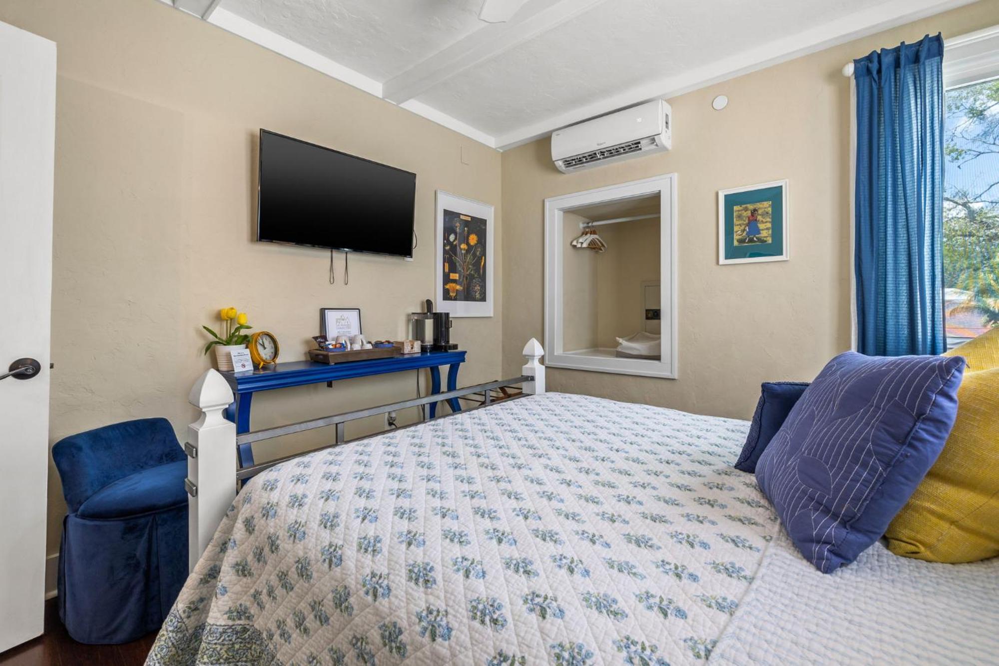 The Kenwood Gables Bed & Breakfast เซนต์ปีเตอร์สเบิร์ก ภายนอก รูปภาพ
