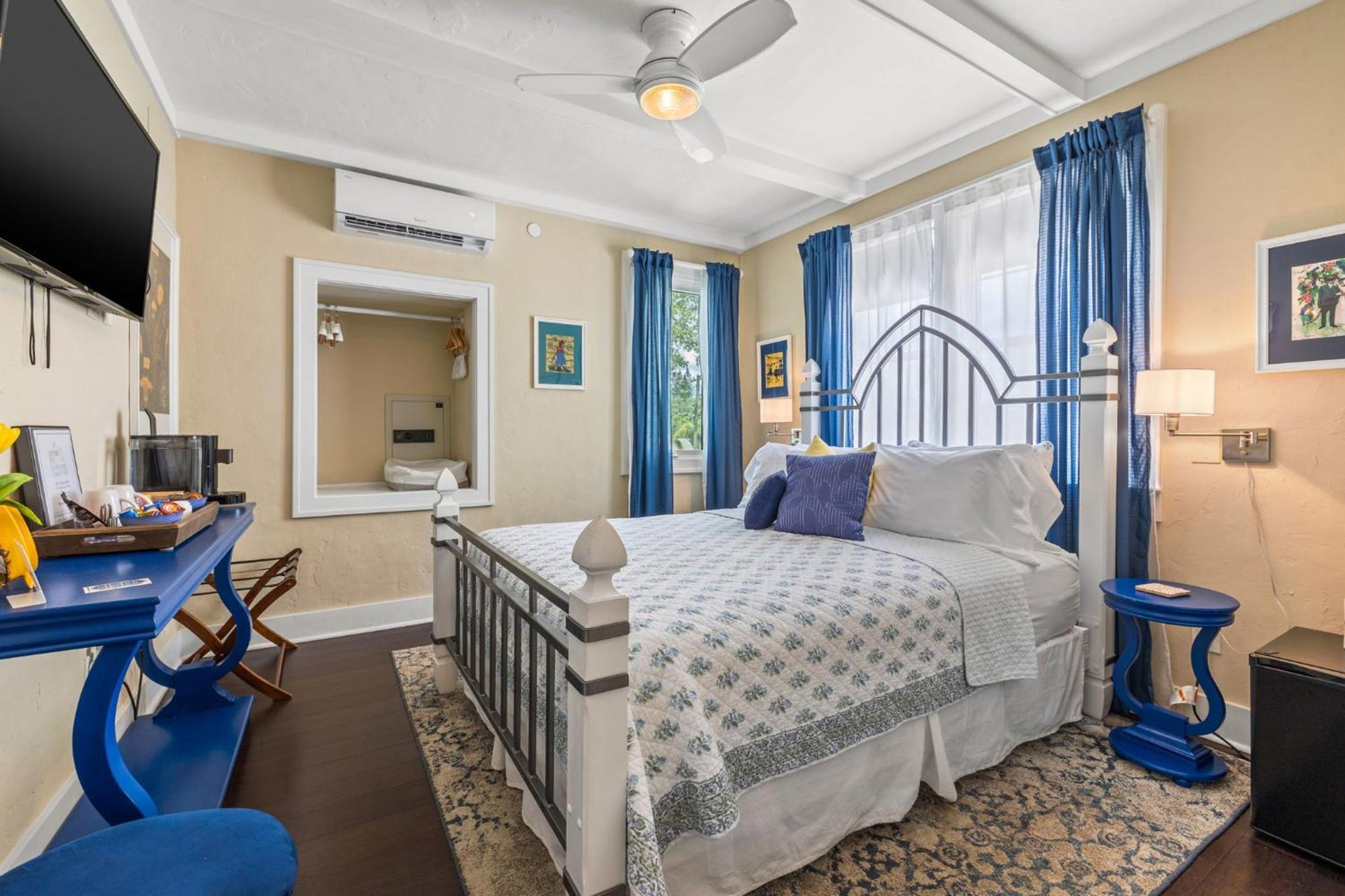The Kenwood Gables Bed & Breakfast เซนต์ปีเตอร์สเบิร์ก ภายนอก รูปภาพ
